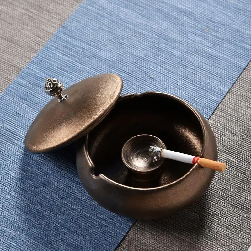 

Ceramics Creative Ash Tray With Lid Chinese Traditional Style Ashtray Portable Anti-Scalding Cenicero Cigar Ashtray Home Decor