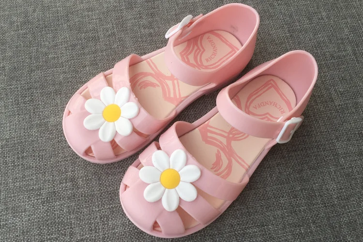 

2017 NEW Kids Shoes Mini Girls Sandals Jelly Outsole Buckle Strap Sandals Flower Heart Slippers Princess Sandals Toddler Shoes
