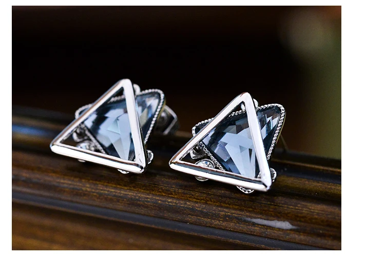 Geometric-triangle-crystal-stud-earrings_24