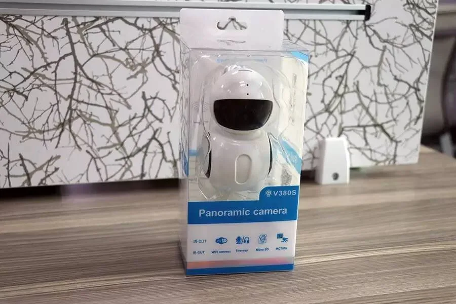 

VR wireless WiFi monitoring robot HD 180 degree wide-angle infrared night vision home indoor surveillance camera for home safety