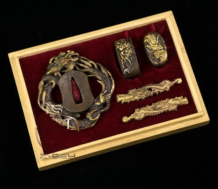

A Set Top Quality Japanese Samurai Sword Fitting katana Tsuba Dragon Theme Guard Sword Accessories