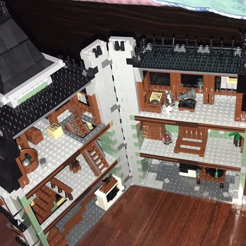 

Monster Soldier Haunted Film Architecture Series Out Of Print Engraved Assembling Building Block Toys New 16007 2141pcs