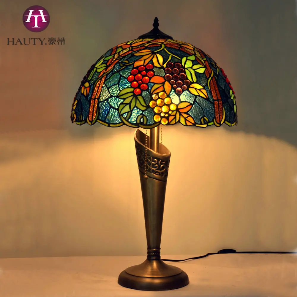 Ingrosso di alta qualità plastica lampade tiffany da grossisti ... Letto in ferro a coda di pavone