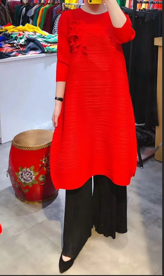Красный Модное однотонное платье Miyake fold, три четверти, круглый вырез, аппликация, ТРАПЕЦИЕВИДНОЕ ПЛАТЬЕ доступно - Цвет: Красный