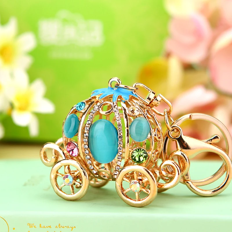 

Fashion Gold Metal Pumpkin Carriage Keychain Rhinestone Key Chains Bag Pendant Key Holder Jewelry llavero Gift New