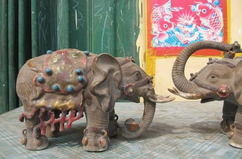 

Chinese Folk Wucai porcelain Fengshui Lucky peace Elephant Pair Statue