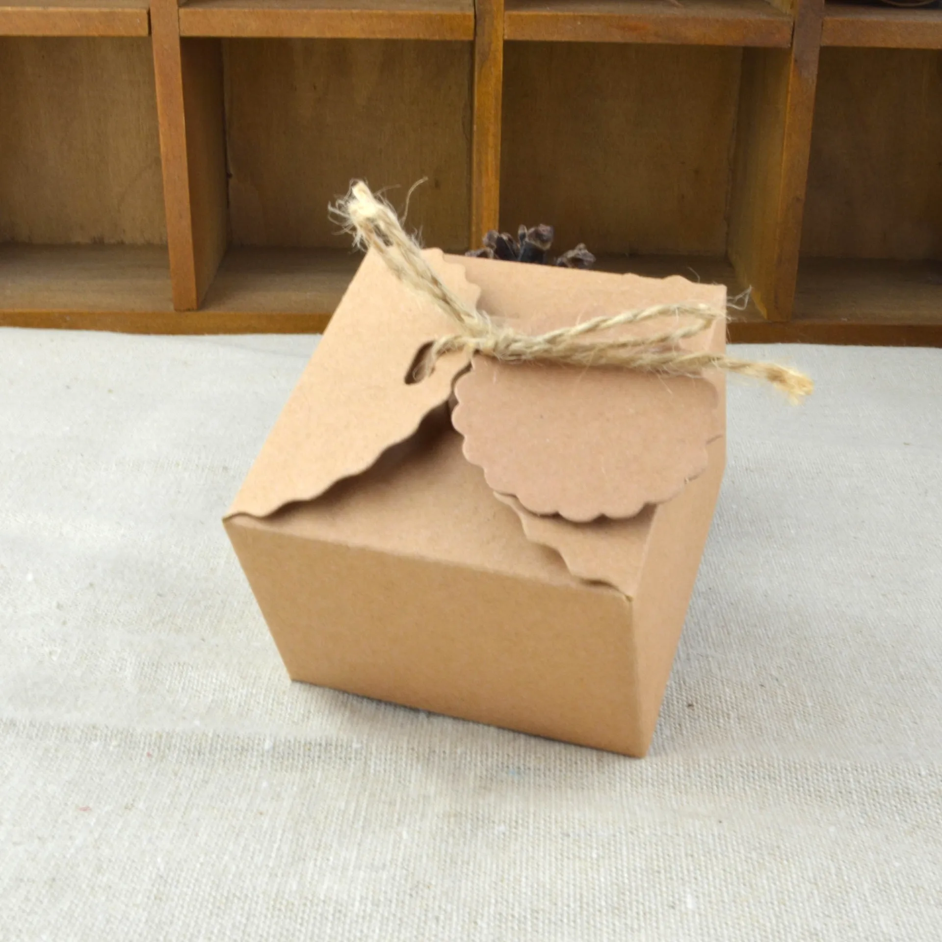 5 шт винтажная Ретро Мини крафт-бумажная коробка свадебный подарок коробки коробочка для конфет на вечеринку упаковка с лентой и биркой - Цвет: A