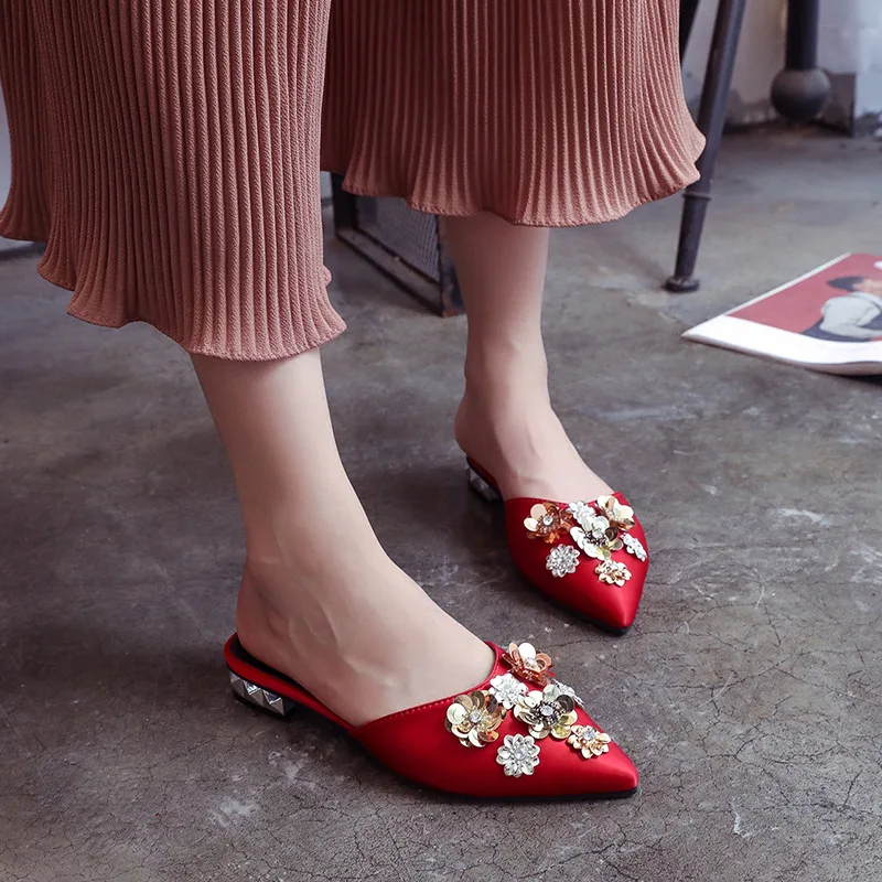 

Spring Summer Women Shoes Pointed Toe Flat Woman Slippers Slip On Flower Design Bling Fashion Slip On Loafers Mules Casual Shoes