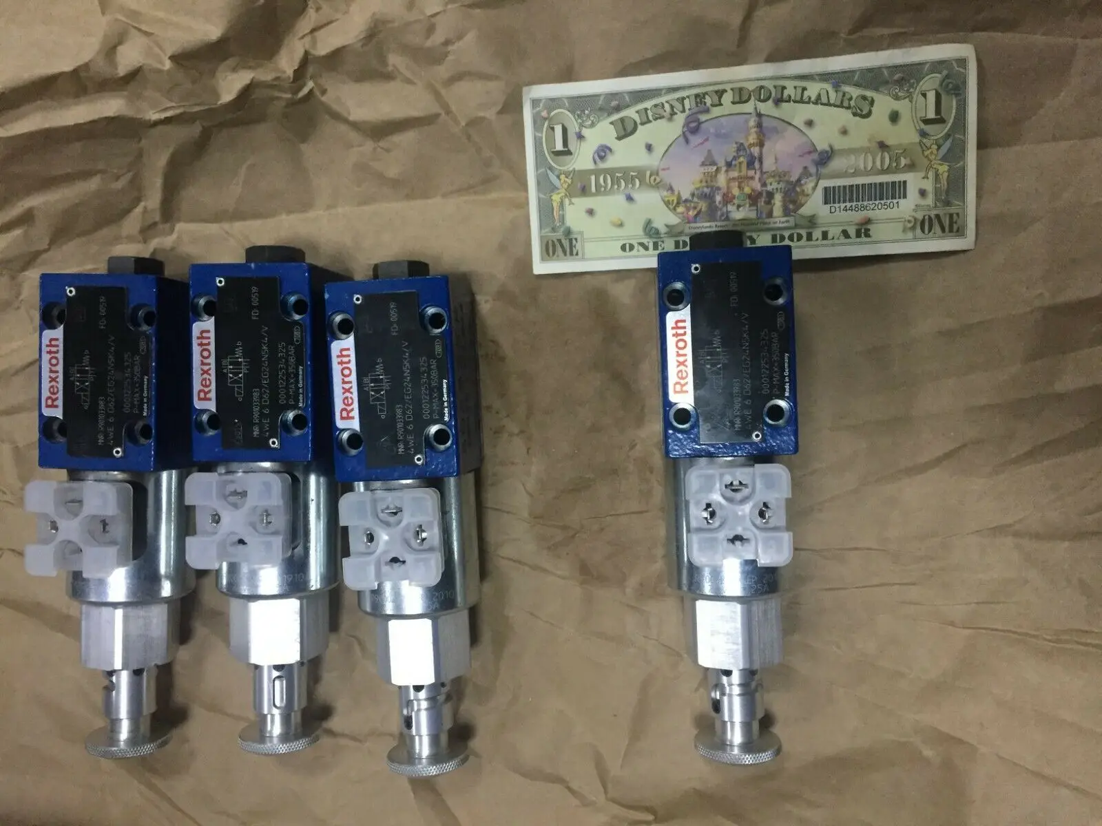 

4WE6D62/EG24N5K4/V NEW REXROTH VALVE R901033983 4WE6D6X/EG24N5K4/V