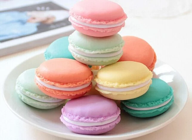 

Kawaii Color Choice - Mini 4*1.5CM Macaron Ice Cream Plastic Cosmetic bag Container Holder Organizer Mini Cosmetic Box