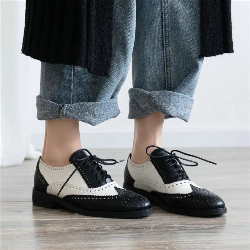 

NAYIDUYUN 2019 Women Brogue Shoes Lace Up Genuine Leather Low Heels Party Pumps Shoes Round Toe Punk Oxfords Shoes Casual Shoes