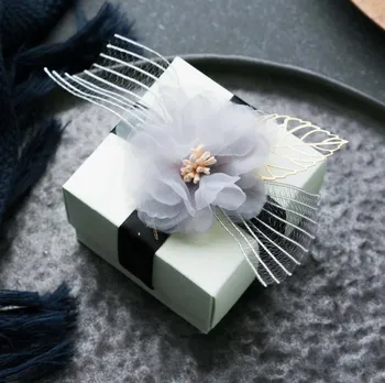 

Free Shipping 50pcs Wedding favor custom date name on ribbon green yarn flower unique Square personalized gifts boxes for guest