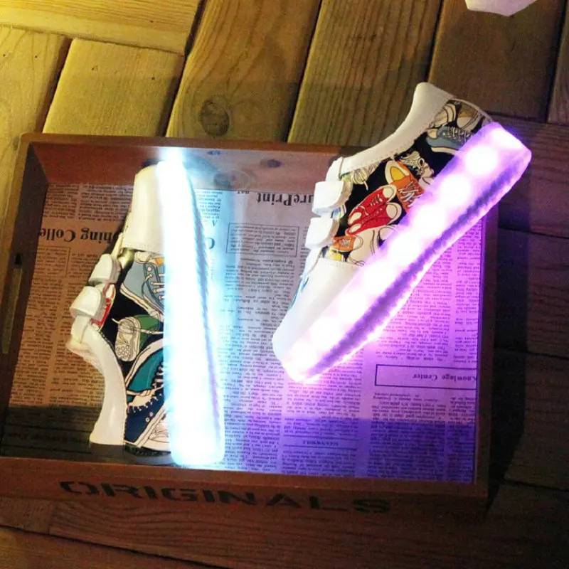 الأزياء تنفس الاطفال LED مضيئة أحذية رياضية USB قابلة للشحن 2018 جديد العلامة التجارية طفل الفتيان الفتيات متوهجة أحذية رياضية مع أضواء