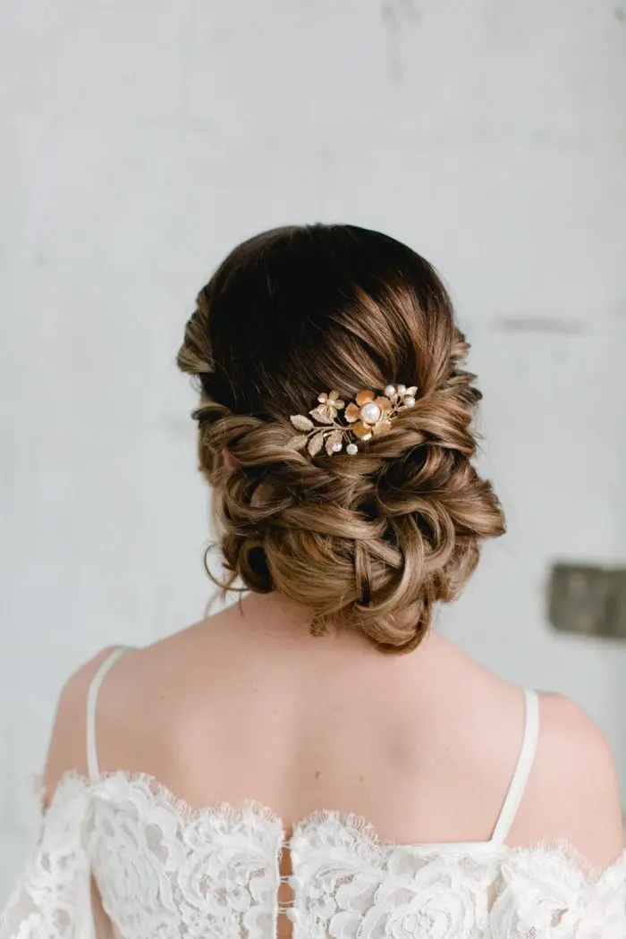 

Romantic Small Floral Bridal Comb 2019 Spring Summer New Trends Forecast