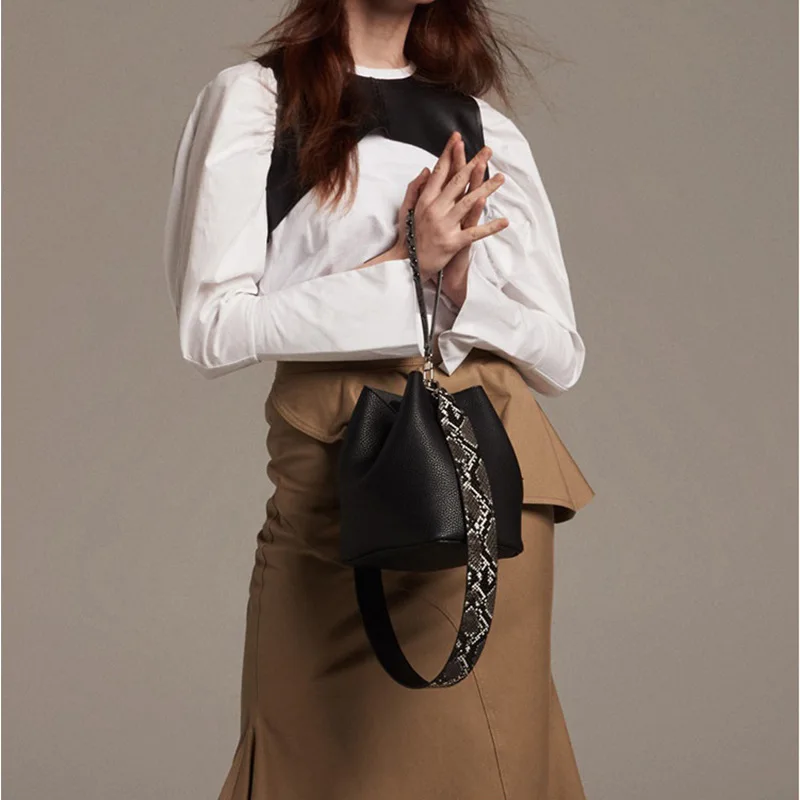

Snake-pattern wide shoulder strap splice collision bucket bundle mouth pu hand bag lady single shoulde span bag