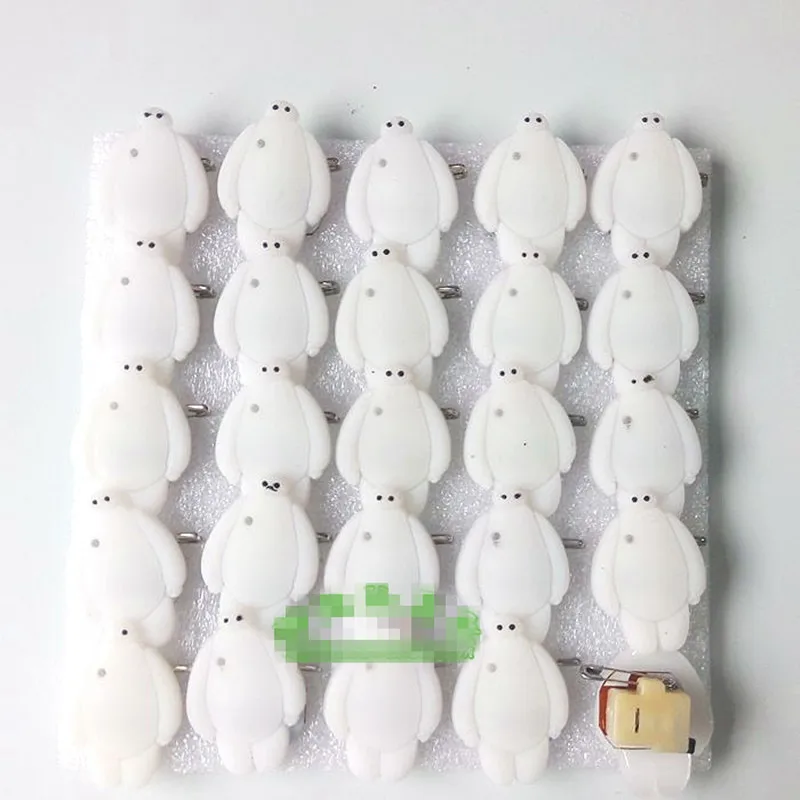 led light baymax brooch (1)