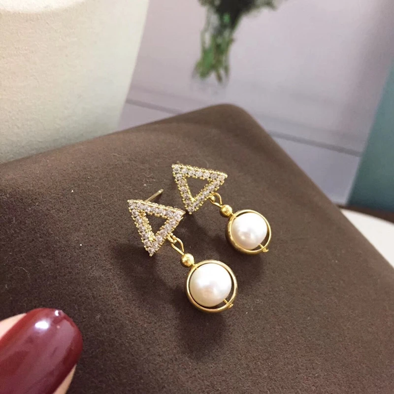 

YuanerGeometric triangle natural pearl drop earrings with 14K gold injection material 8-9mm natural pearl S925 silver needleYEBA