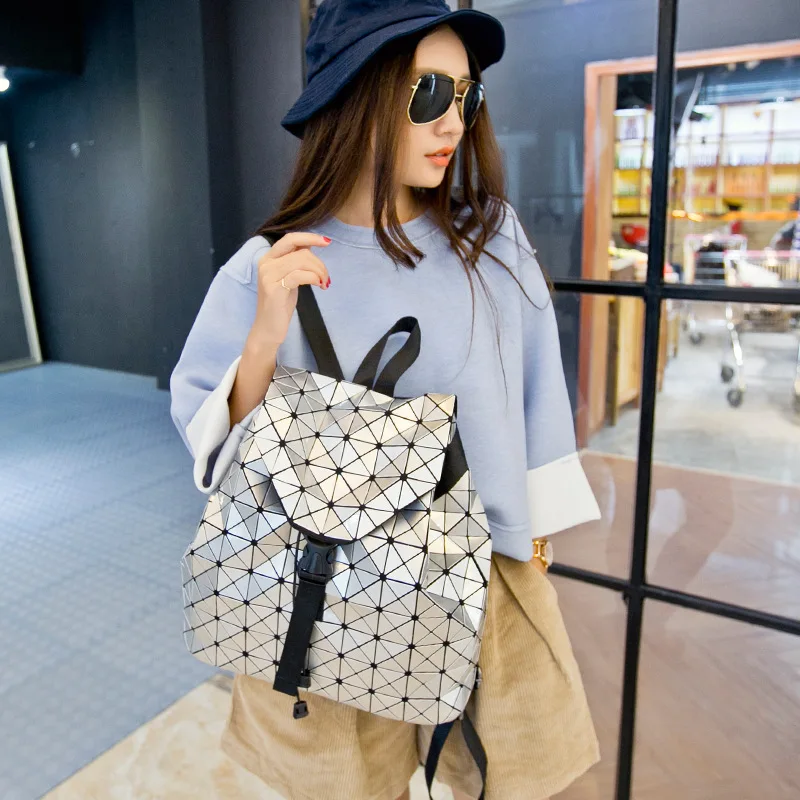 

2018 new trend wild women's geometric backpack with a woman sequin backpack