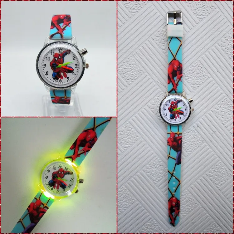 Мигающий свет Человек-паук детские часы высокого качества дети часы Блестящий; с подсветкой мальчики девочки часы печать силиконовые наручные часы - Цвет: Небесно-голубой