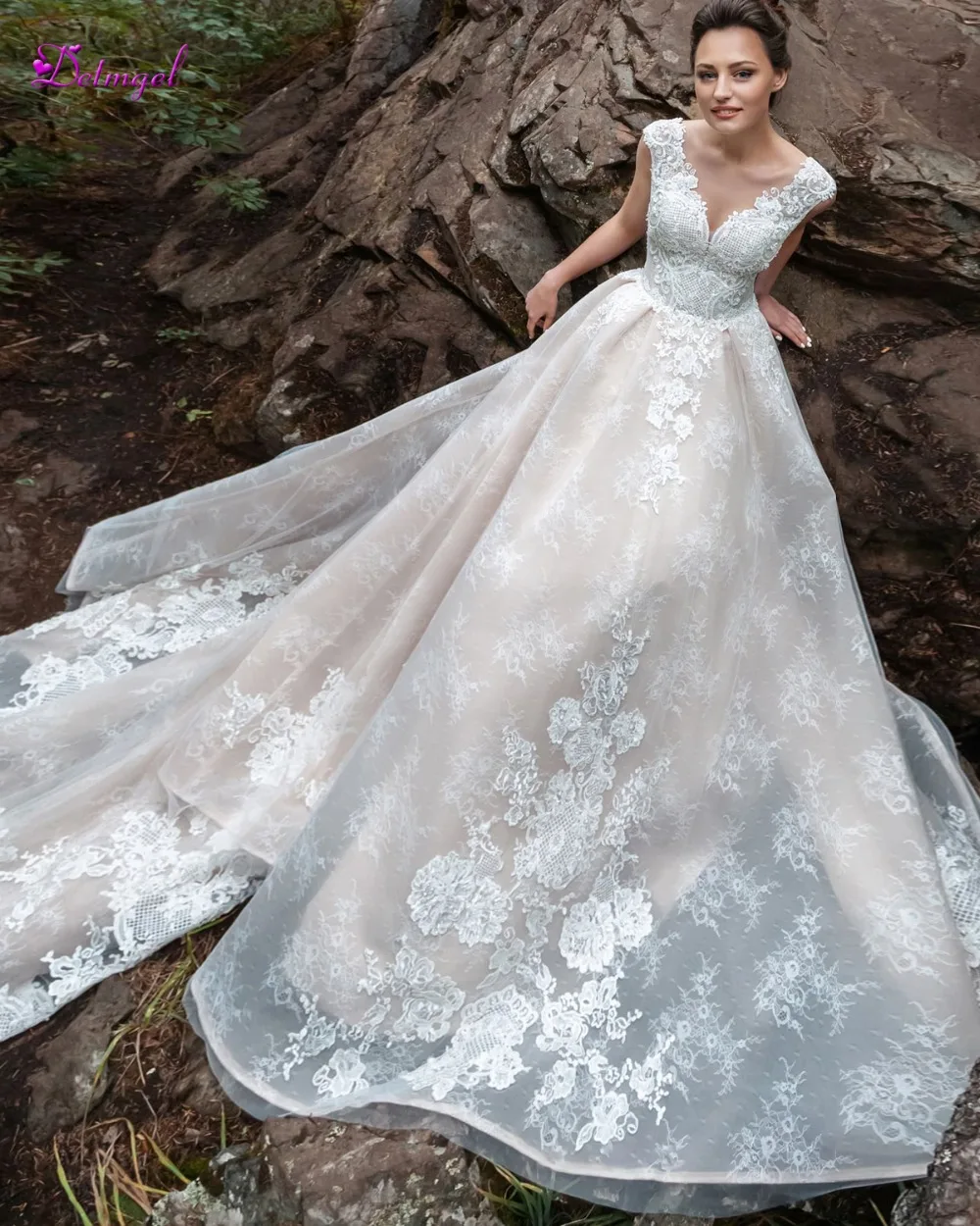 

Detmgel New Arrival Sexy V-Neck Backless A-Line Wedding Dresses 2019 Luxury Appliques Cap Sleeve Princess Bridal Gown Plus Size