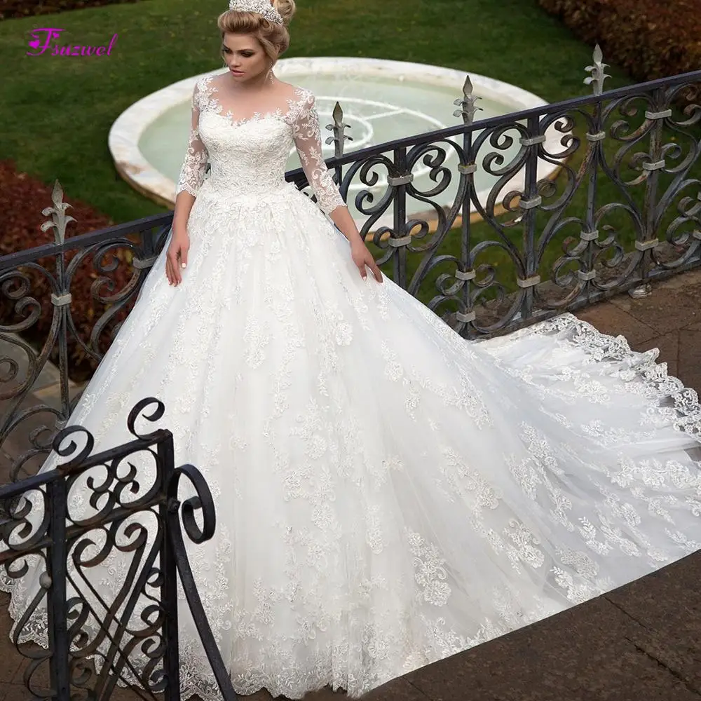 

Fsuzwel Gorgeous Appliques Three Quarter Sleeve A-Line Wedding Dress 2020 Elegant Scoop Neck Button Vintage Bride Gown Plus Size