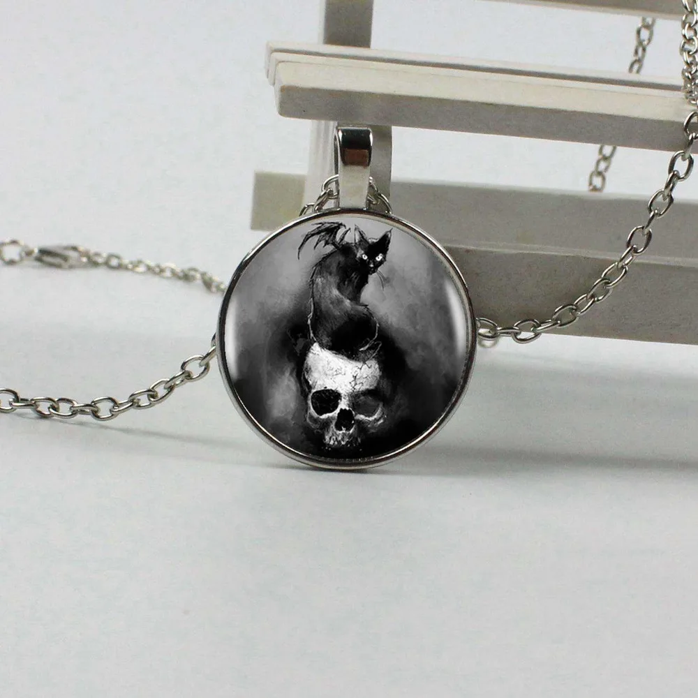 

New charm horrifying bat skeleton glass round pendant necklace, men and women jewelry necklace gift wholesale