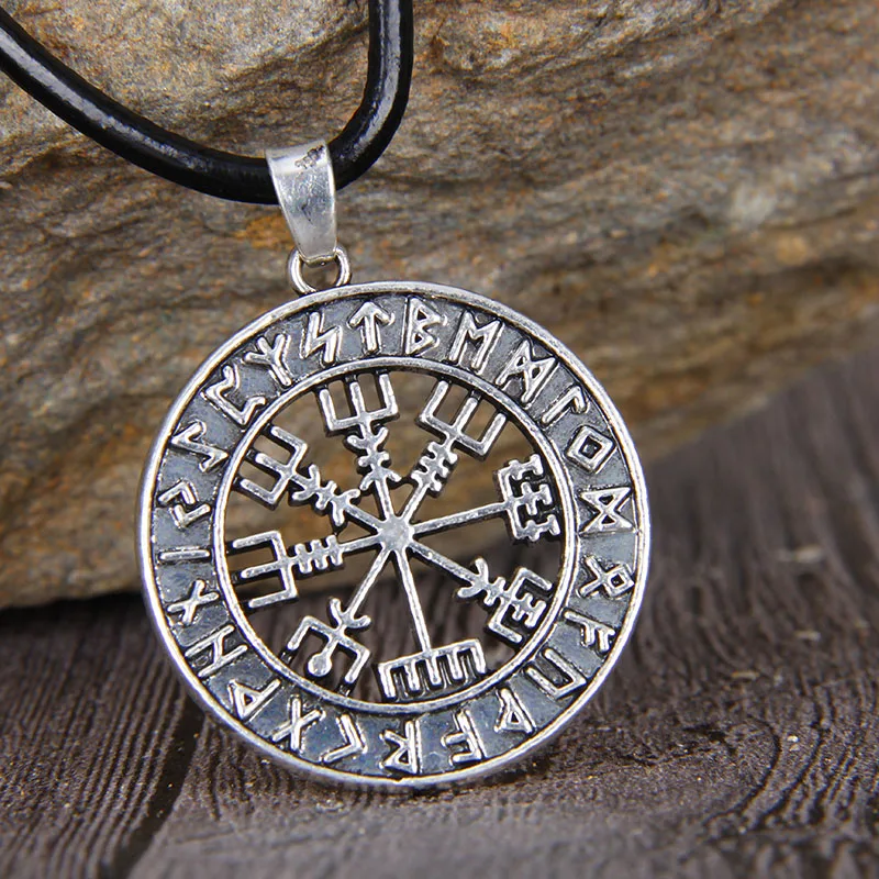 فايكنغ الآيسلندية Vegvisir خوذة الرعب في رونيك دائرة قلادة السحرية عصي البوصلة رون تميمة فحام قلادة دروبشيبينغ