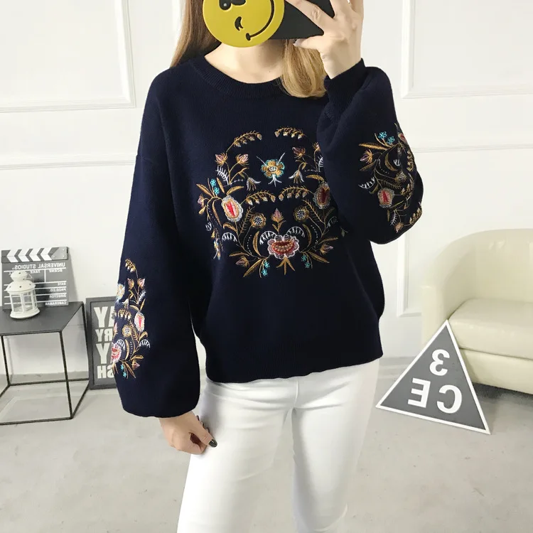 

Hot sale autumn knitted Korean knitwear, round neck collar, bottoming shirt, women's loose fitting, embroidered and short dress.