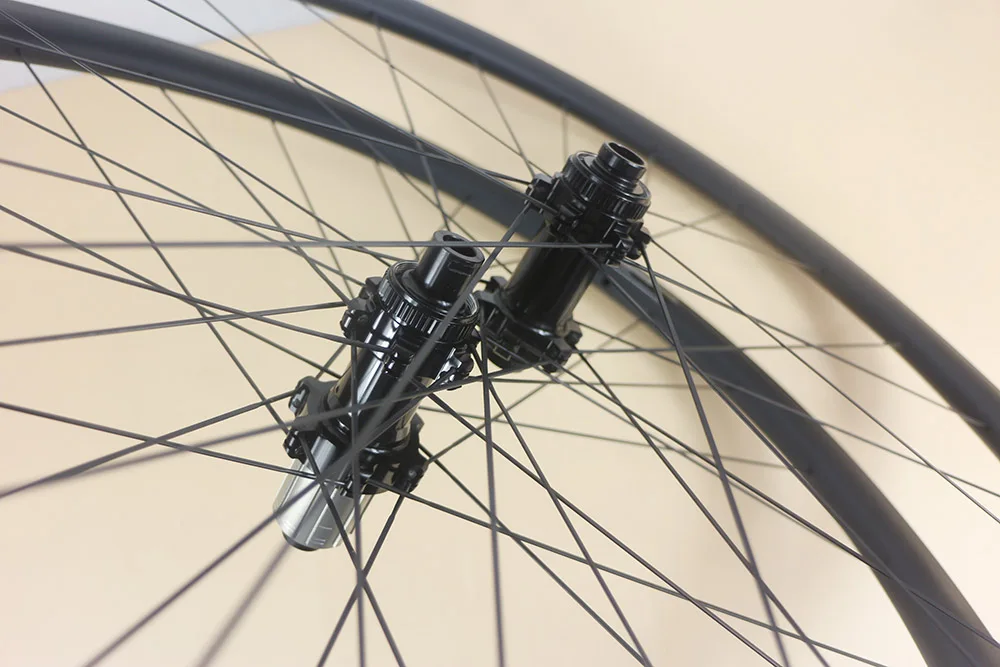 center lock bike hub Tubeless carbon wheelset for road disc bike wheel front 15mm rear 142mm thru-axle