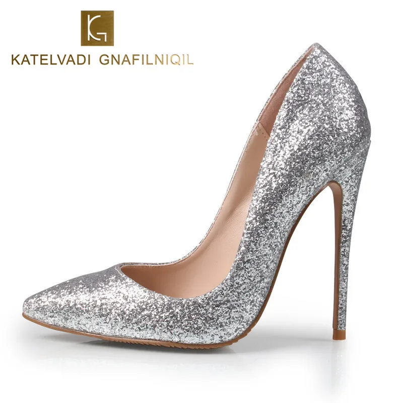 Серебряные туфли лодочки. Каблуке asos design. Туфли серебро на каблуке. Трендовые серебряные туфли, инсити. Туфли женские серебристые.