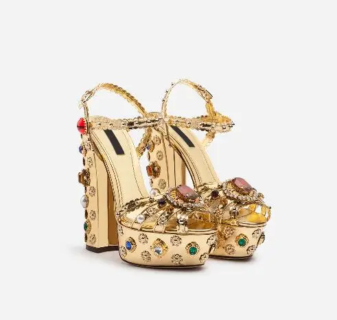 Женские летние туфли с модными красочными стразами золотистого цвета; новые босоножки на очень высоком каблуке с пряжкой на лодыжке