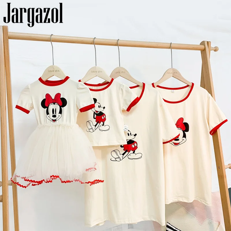 Семейные комплекты; летняя рубашка с принтом Микки и Минни Маус; платье для дочки; одежда для мамы, папы и сына