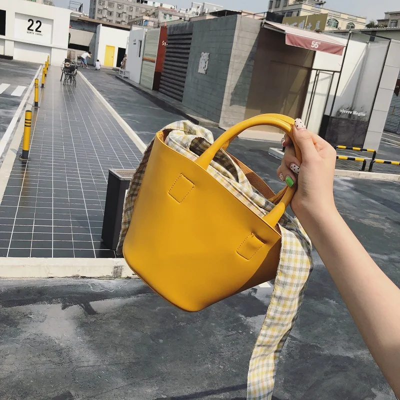 

Razaly brand high quality designer pu leather bucket small tote korean style women handbags basket crossbody chain hand bag 2018