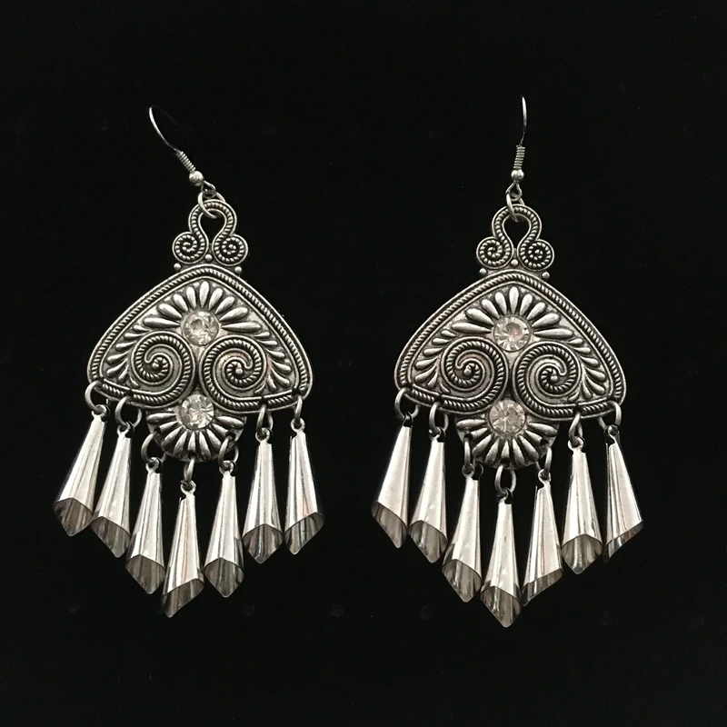 

Southeast Nepal Hand Set Zircon Retro Tassels Earrings BOHO Hippies of Ancient Silver Make Old Exaggerated Earrings