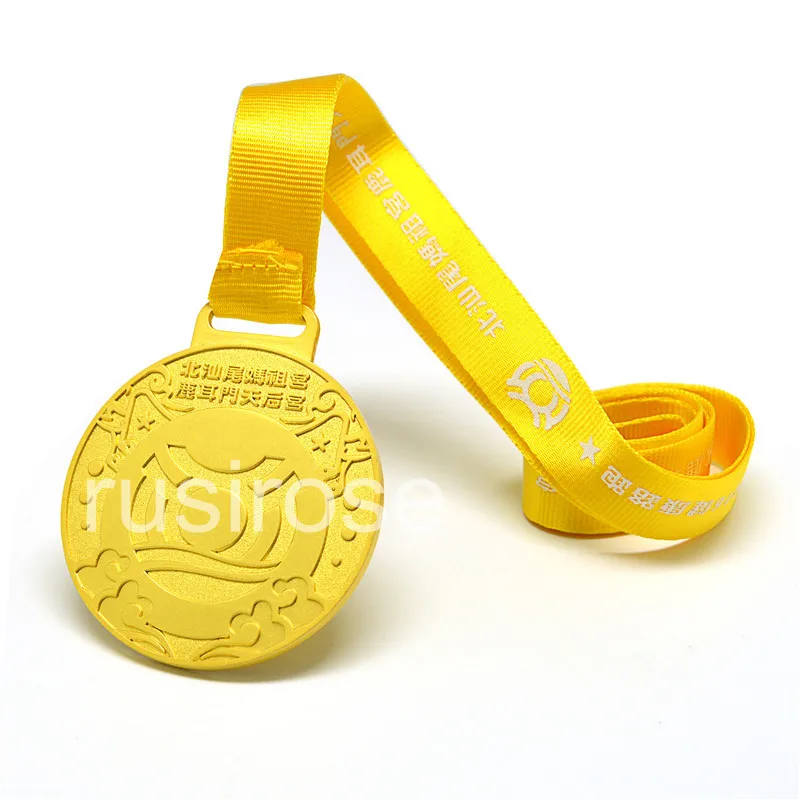 Чисто золотая медаль на заказ с желтой лентой Напечатанный Белый текст