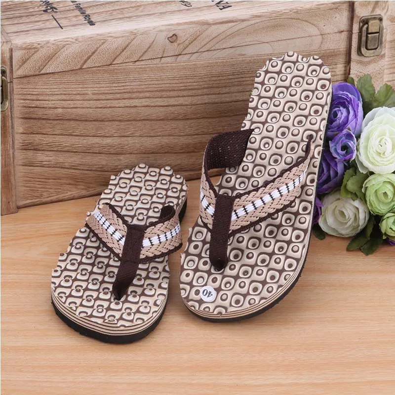

Men's Summer Beach Sandals New Spiral Anti-skid Massage Grain Beach Shoes Fashionable, Light and Leisure Flip-flops