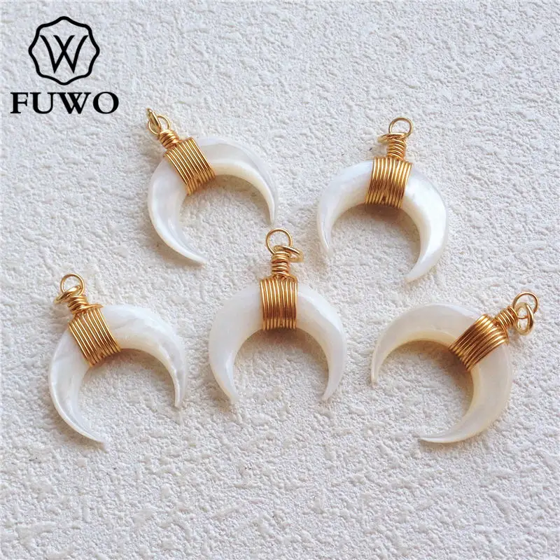 

FUWO Small Crescent Moon White Shell Pendants With Brass Wire Wrap Tiny Mother of Pearl Supplies For Chokers PD560 20mm