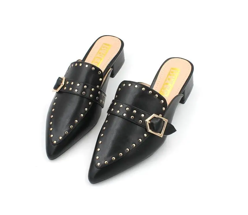 Летние женские тапочки; модная обувь на низком каблуке с заклепками; повседневные Вьетнамки с острым носком; женские тапочки; большие Size35-39* 608 - Цвет: Black