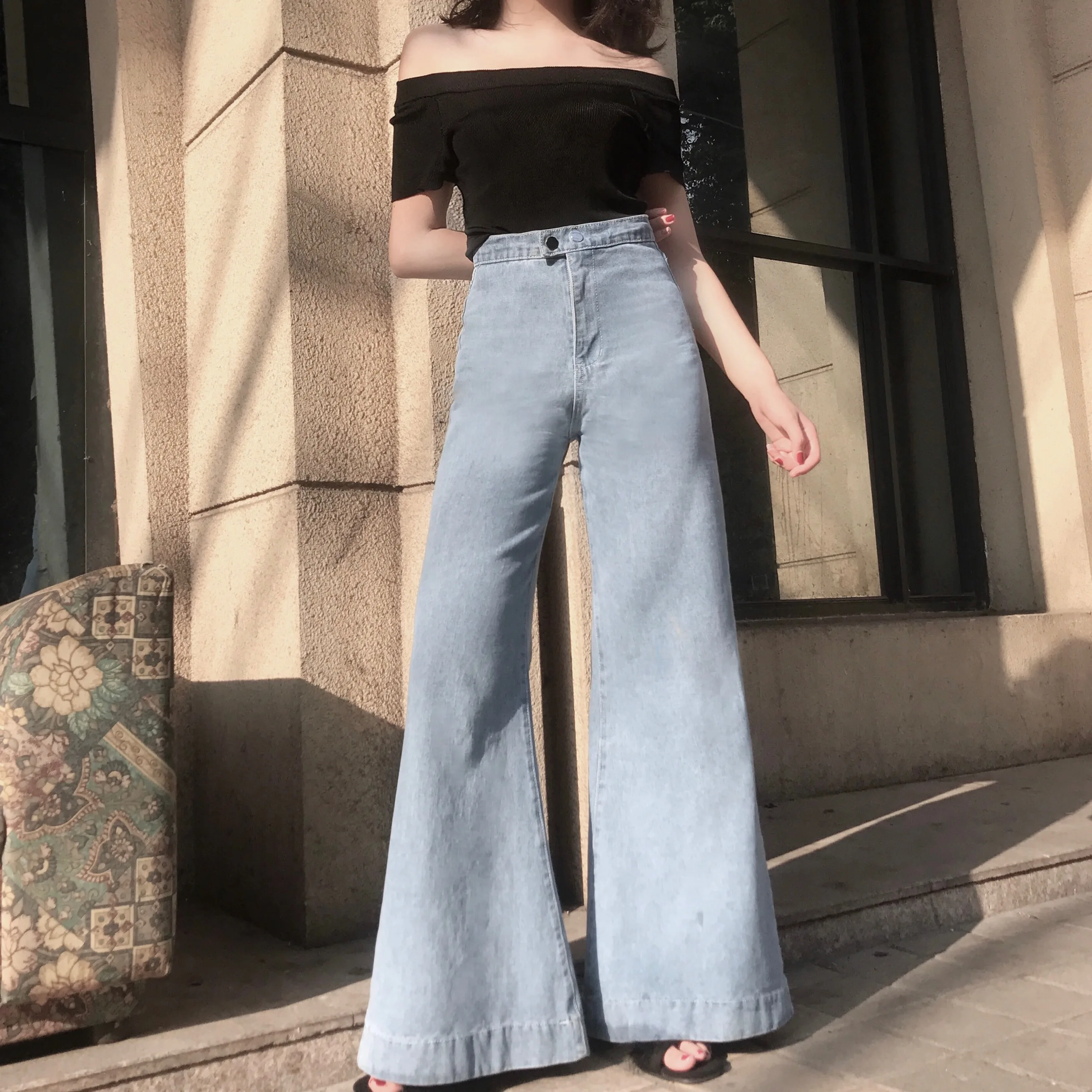 light denim pants outfit