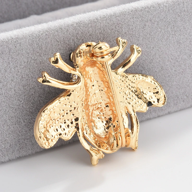 A bee 5
