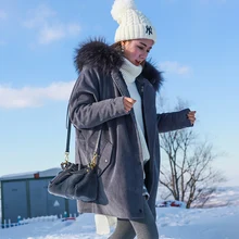 Съемная вниз лайнер модные белые куртки-пуховики Женская Настоящее енотовидная собака меховой воротник свободный крой пуховики Верхняя одежда