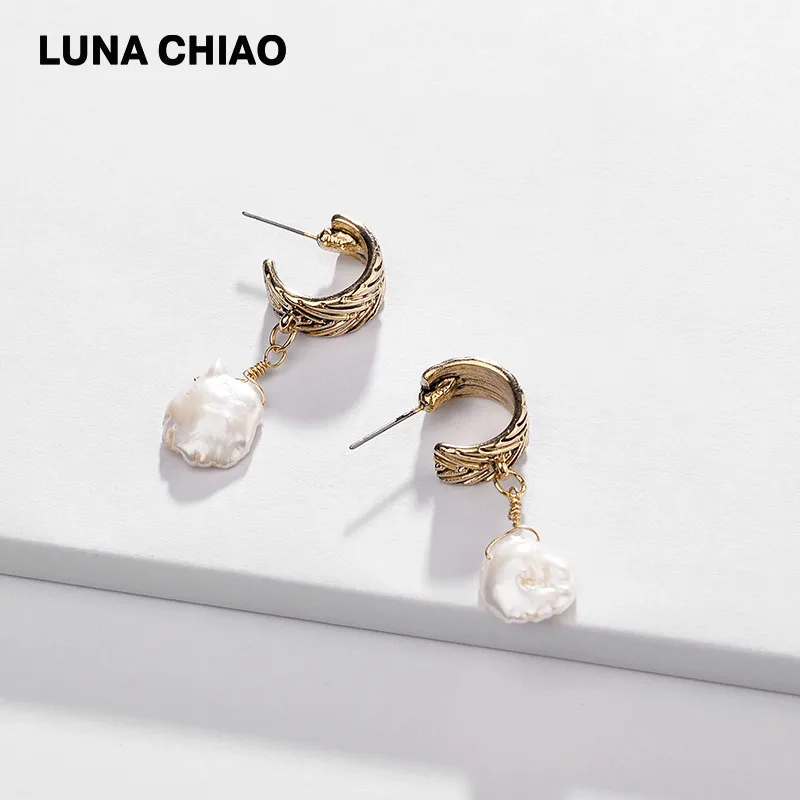 

LUNA CHIAO New Arrival Vintage Antique Metal Fresh Water Pearl Drop Pendant Earrings for Women