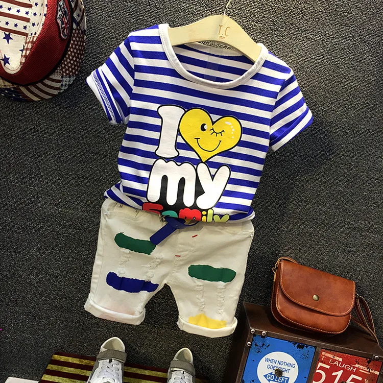 كارتون الاطفال بنين طقم ملابس الصيف 2018 جديد مخطط t-shirt بحرف عارضة المطبوعة السراويل 2 قطع الدعاوى الأطفال JF479 كارتون الاطفال بنين طقم ملابس الصيف 2018 جديد مخطط t-shirt بحرف عارضة المطبوعة السراويل 2 قطع الدعاوى الأطفال JF479