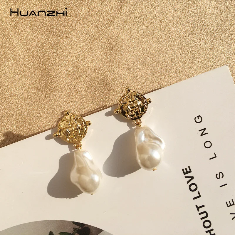 

HUANZHI Personality Irregular Geometric Imitation Pearls Gold Color Metal Coin Design Drop Earrings for Women Wedding Jewelry