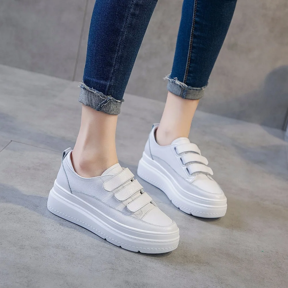 

The first layer of leather white shoes spring and autumn wild casual comfort increased thick platform women's shoes tide.