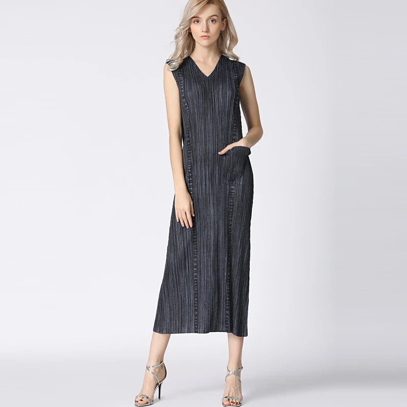 Changpleat 2019 الصيف جديد فساتين بلا أكمام Miyak مطوي الأزياء الخامس الرقبة كبير مرونة ضئيلة كبير حجم الإناث ماكسي اللباس المد
