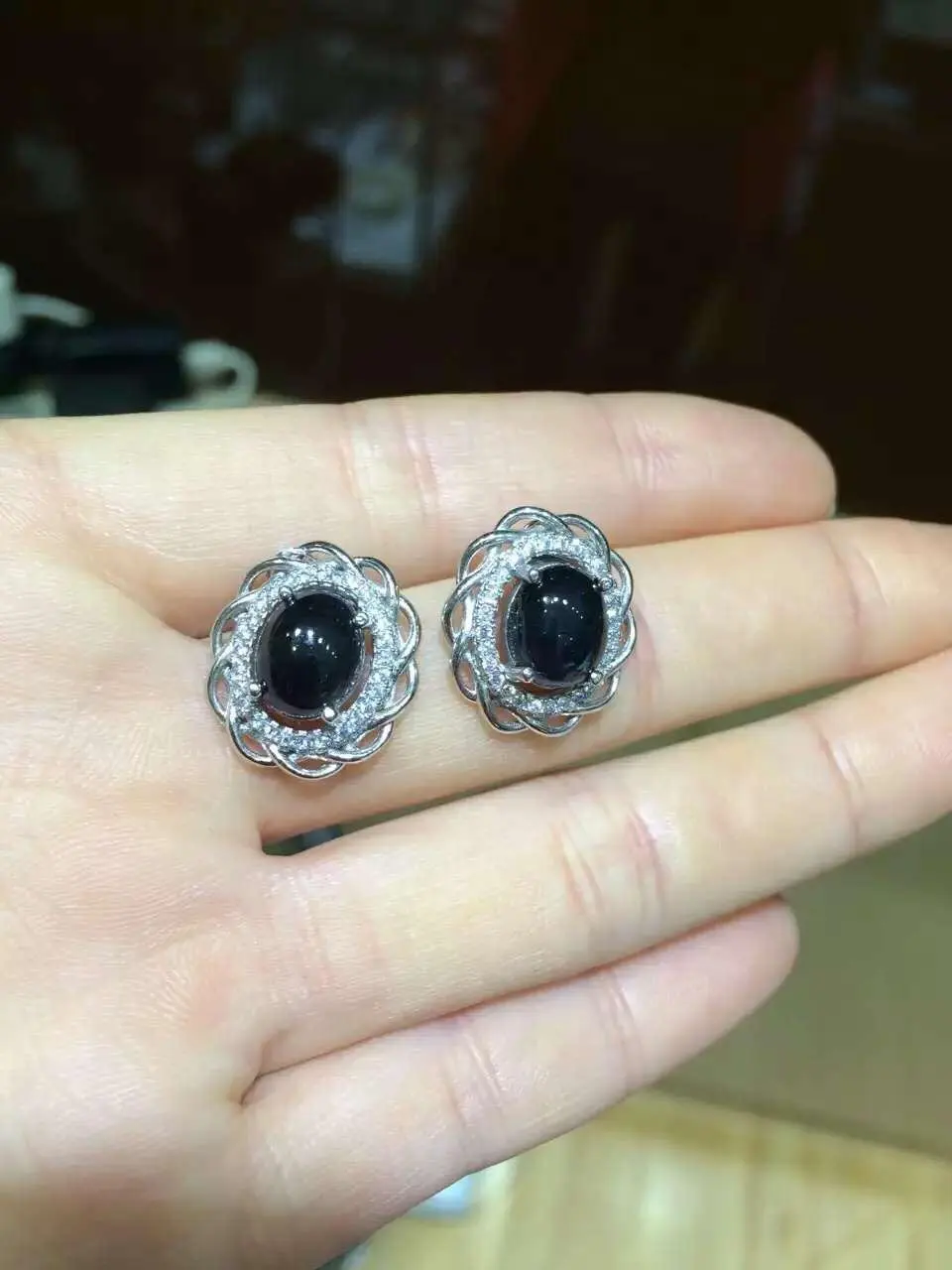 

2017 Qi Xuan_Fashion Jewelry_Dark Blue Stone Elegant Oval Woman Earrings_S925 Solid Silver Earrings_Factory Directly Sales