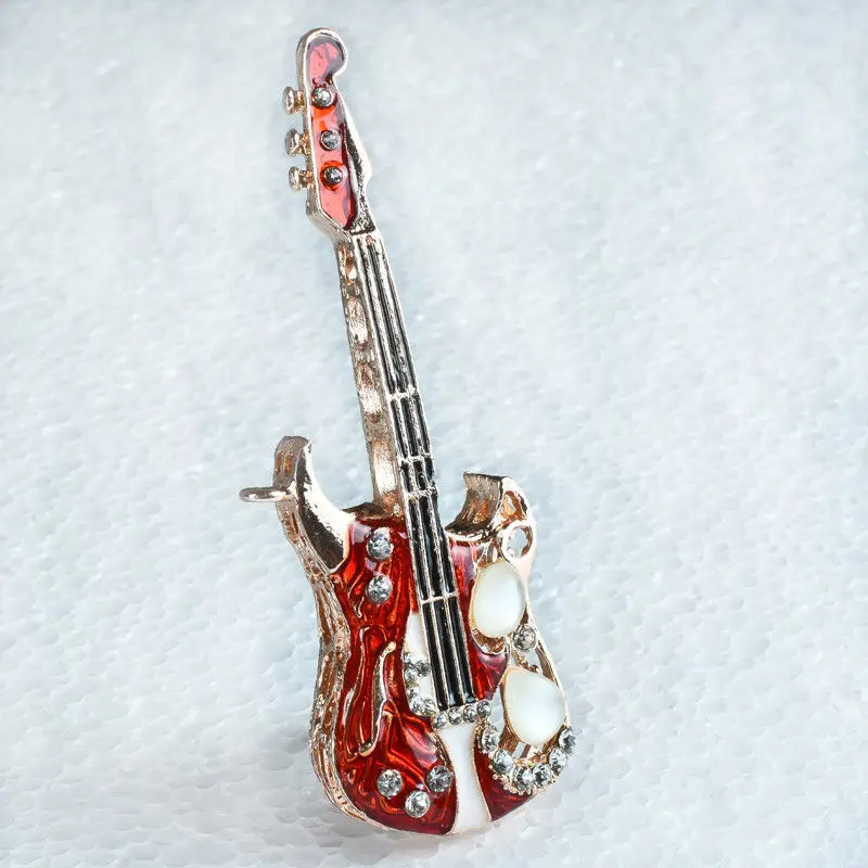 

Plated Inlaid Cat's-eye & Rhinestone Guitar Shap Pendant D1055