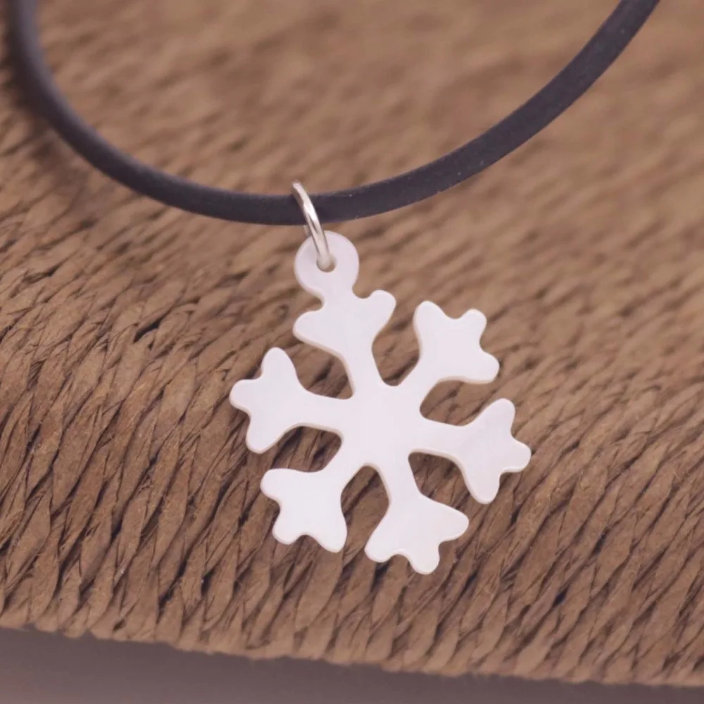 

Snowflake Shell White Mother of Pearl Black Cord Pendant 18" Charming! 15X20mm
