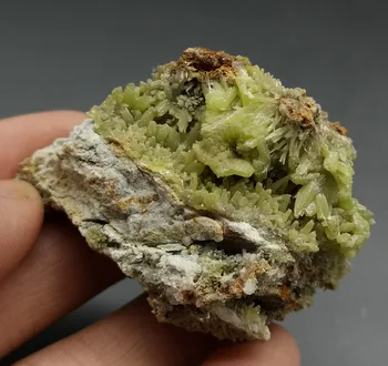 

61g natural stones and crystals natural Pyromorphite mineral specimen collection gemstones quartz from China free shipping
